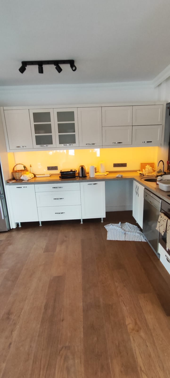 Mutfak tezgah altı LED aydınlatma